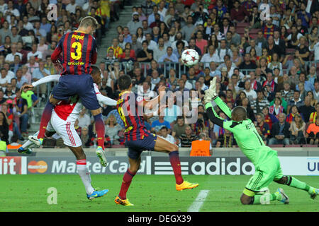 Barcelona, Spanien. 18. September 2013. UEFA Champions League Spieltag 1 Gruppenbild H zeigen Gerard Pique in Aktion beim Spiel zwischen FC Barcelona gegen AFC Ajax im Camp Nou Credit: Action Plus Sport Bilder/Alamy Live News Stockfoto