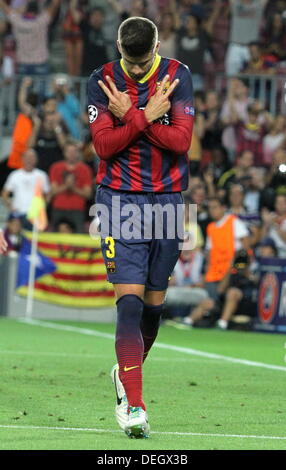 Barcelona, Spanien. 18. September 2013. UEFA Champions League Spieltag 1 Gruppenbild H zeigen Gerard Pique in Aktion beim Spiel zwischen FC Barcelona gegen AFC Ajax im Camp Nou Credit: Action Plus Sport Bilder/Alamy Live News Stockfoto