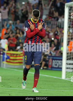 Barcelona, Spanien. 18. September 2013. UEFA Champions League Spieltag 1 Gruppenbild H zeigen Gerard Pique in Aktion beim Spiel zwischen FC Barcelona gegen AFC Ajax im Camp Nou Credit: Action Plus Sport Bilder/Alamy Live News Stockfoto