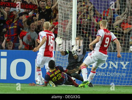 Barcelona, Spanien. 18. September 2013. UEFA Champions League Spieltag 1 Gruppenbild H zeigen Victor Valdes in Aktion beim Spiel zwischen FC Barcelona gegen AFC Ajax im Camp Nou Credit: Action Plus Sport Bilder/Alamy Live News Stockfoto