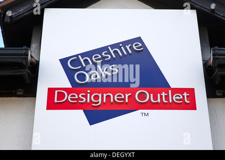 Cheshire Oaks Designer aus Stadt Verkaufsstelle Rabatt Stockfoto