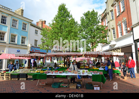 Samstag Markt, Marktplatz, Rugby, Warwickshire, England, Vereinigtes Königreich Stockfoto