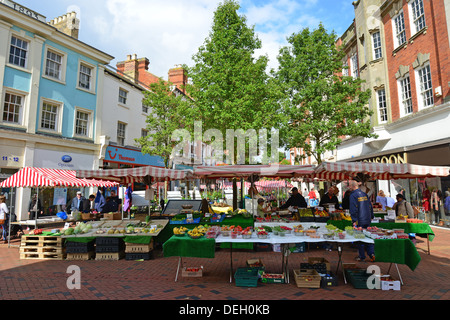 Samstag Markt, Marktplatz, Rugby, Warwickshire, England, Vereinigtes Königreich Stockfoto