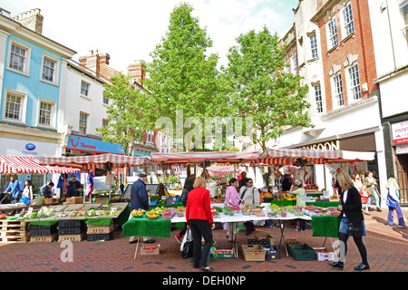 Samstag Markt, Marktplatz, Rugby, Warwickshire, England, Vereinigtes Königreich Stockfoto