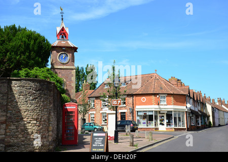 Der Uhrturm in St Mary Street, Nether Stowey, Somerset, England, Vereinigtes Königreich Stockfoto