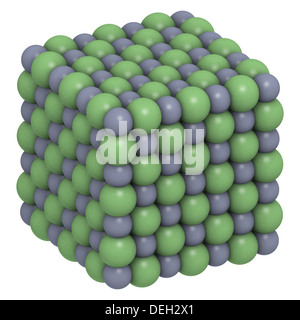 Natriumchlorid (NaCl, Kochsalz) Kristallstruktur. Atome werden als Kugeln mit konventionellen Farbkodierung dargestellt. Stockfoto