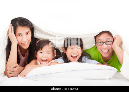 Glückliche Familie auf dem Bett Stockfoto