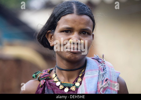 Frau in traditioneller Kleidung, Oriya Stamm, Orissa, Indien Stockfoto