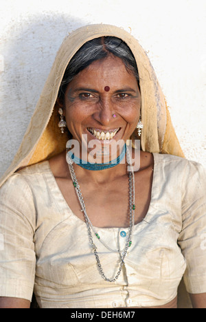 Lächelnde Frau. Oriya-Stammes, Orissa, Indien Stockfoto