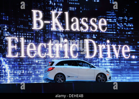 Internationale Automobilausstellung in Frankfurt am Main, Deutschland. Mercedes-Benz B-Klasse Elektroantrieb auf der 65. IAA in Frankfurt, Deutschland am Se Stockfoto
