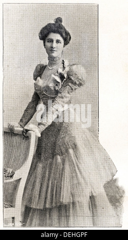 Viktorianische Frau. 1890er Jahren viktorianische Mode aus Paris von Designer PAQUIN ca. 1898 Stockfoto