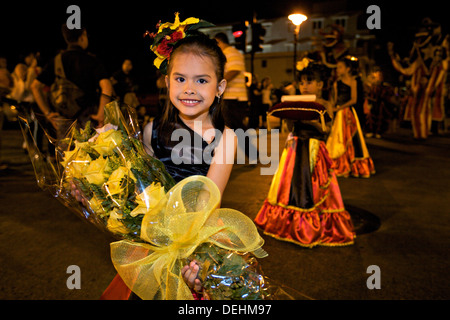 Eine kostümierte Schönheitskönigin tanzt auf den Straßen während der Carnaval de Ponce 20. Februar 2009 in Ponce, Puerto Rico. Stockfoto