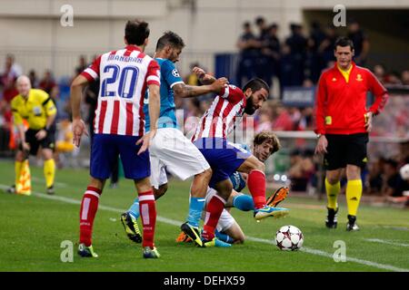 Madrid, Spanien. 18. September 2013. Atletico de Madrid Arda Turan und Football Club Zenit während der Champions League 2013/2014 übereinstimmen. September 18,2013. Foto © Nph / Victor Blanco) Credit: Dpa picture-Alliance/Alamy Live News Stockfoto