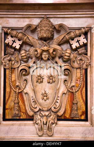Details der Schnitzereien in einer Basilika, St. Peter Basilika, Vatikanstadt, Rom, Latium, Italien Stockfoto