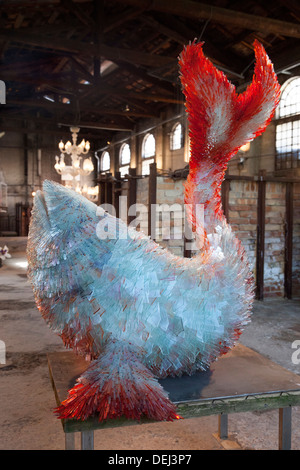 Ein Marta Klonowska Kunstwerk mit dem Titel "The Fish" (Murano - Italien). Oeuvre d ' Art de Marta Klonowska Intitulée "Le Poisson". Stockfoto