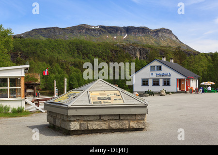 Tourist-Information und Café für Wasserfall Voringsfossen, Eidfjord, Måbødalen, Hardanger, Hordaland, Norwegen, Skandinavien Stockfoto