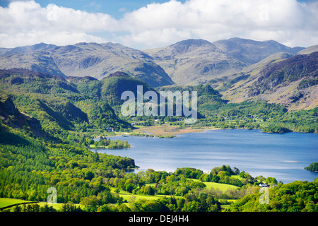 Nationalpark Lake District, Cumbria, England. Süden von oben Keswick über Derwentwater Borrowdale und den zentralen Fjälls Stockfoto