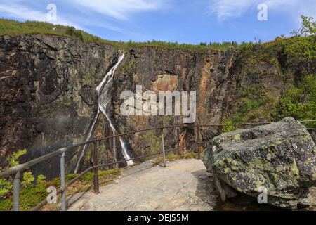 Aussichtsplattform für Vøringfossen Wasserfall in der Nähe von Eidfjord, Måbødalen, Hardanger, Hordaland, Norwegen, Skandinavien Stockfoto