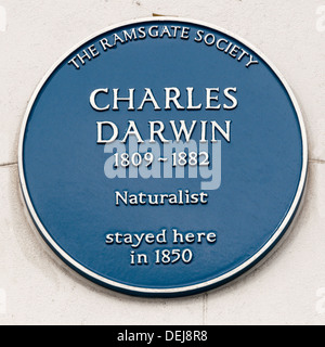 Eine Ramsgate Gesellschaft Blue Plaque auf ein Haus, in dem Charles Darwin im Jahre 1850 wohnte. Stockfoto