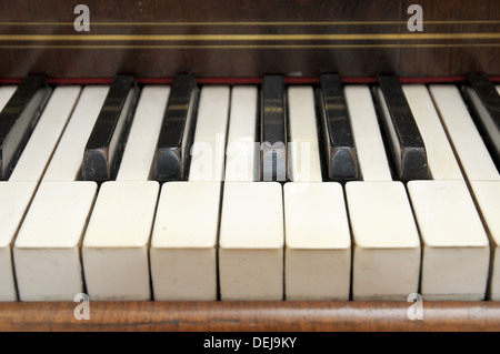 Detail aus alten Vintage Piano-Tastatur Stockfoto