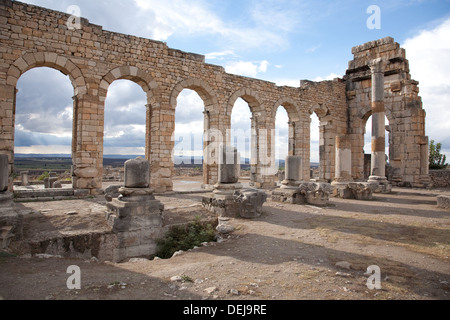 Architektonische Reste der römischen Stadt Volubilis in der Nähe von Meknès, Marokko. Stockfoto