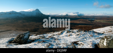 Ben Loyal und Ben Hope von Cnoc Craggie, in der Nähe von Zunge, Sutherland, Schottland, UK. Stockfoto