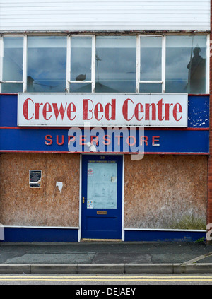 Ehemaliger Supermarkt im Crewe Bed Center in Crewe, Großbritannien Stockfoto