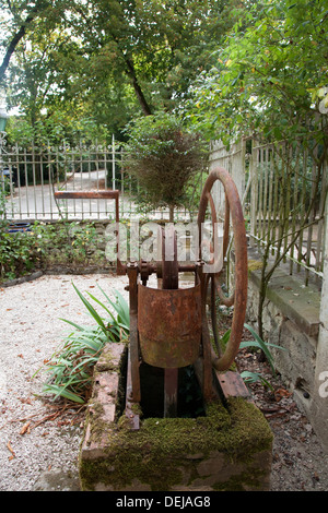 Französische Handpumpe Stockfoto