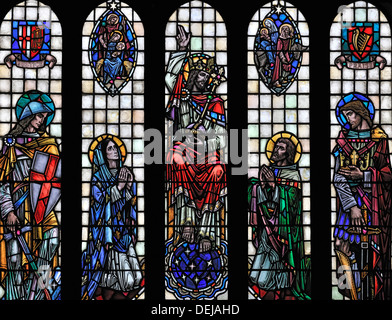 St. Michael, die Jungfrau Maria, St. Joseph und König David verherrlichen Gott, Kirkby Malham Kirche, Yorkshire Dales, England Stockfoto