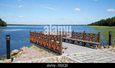 Rastgebiet für Fußgänger vom See Pieksänjärvi, Pieksänmäki, Finnland Stockfoto
