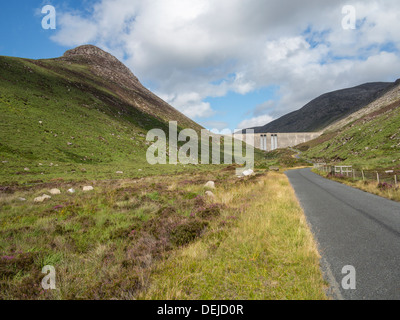 die Staumauer von Ben Crom Reservoir in der Mourne Nord Irland Stockfoto