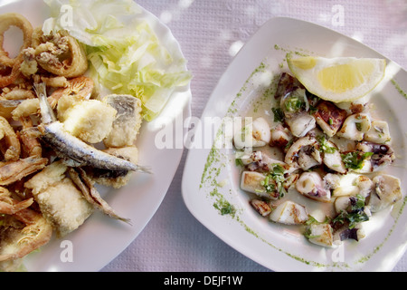 Essen Fritura De Pescados Gebratene Fische Und Sepia A La Plancha Sepia Tintenfisch Almeria Andalucia Spanien Stockfotografie Alamy