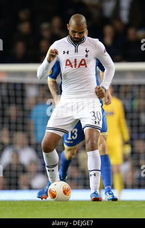 London, UK. 19. September 2013. Tottenham Sandro während der UEFA Europa League Gruppe K match zwischen Tottenham Hotspur aus England und Tromsø aus Norwegen spielte an der White Hart Lane Stadium am 19. September 2013 in London, England. Bildnachweis: Mitchell Gunn/ESPA/Alamy Live-Nachrichten Stockfoto