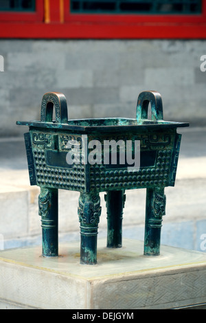 Bronze antiken Container im Beihai-Park in Peking. Stockfoto