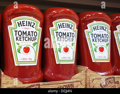 Heinz Tomato Ketchup Flaschen Stockfoto