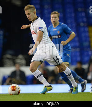 LONDON, ENGLAND - September 19: Tottenham Lewis Holtby während der UEFA Europa League Gruppe K Match zwischen Tottenham Hotspur aus England und Tromsø aus Norwegen spielte an der White Hart Lane Stadium am 19. September 2013 in London, England. (Foto von Mitchell Gunn/ESPA) Stockfoto