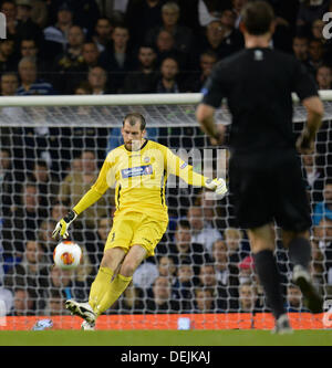 LONDON, ENGLAND - 19 September: Tromso Marcus Sahlman während der UEFA Europa League Gruppe K Match zwischen Tottenham Hotspur aus England und Tromsø aus Norwegen spielte an der White Hart Lane Stadium am 19. September 2013 in London, England. (Foto von Mitchell Gunn/ESPA) Stockfoto