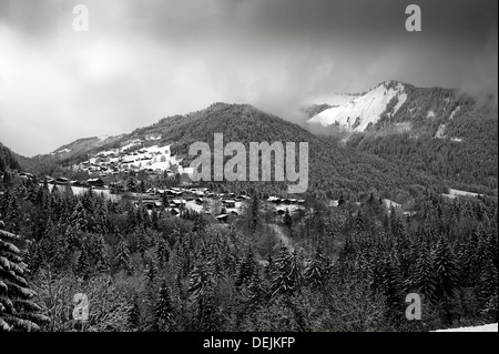 Chery Mont und Les Gets entnommen Morzine-Gebirge im Winter mit Schnee Stockfoto