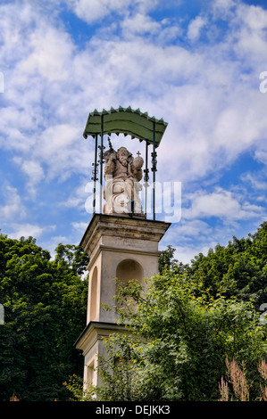 Statue im Kazimierz Viertel von Krakau früher das jüdische Viertel der Stadt in Polen Stockfoto