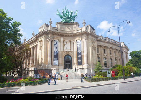 Vorderen Eingang, Le Grand Palais Des Beaux-Arts in The Grand Palais des Champs-Élysées, Paris Frankreich Stockfoto