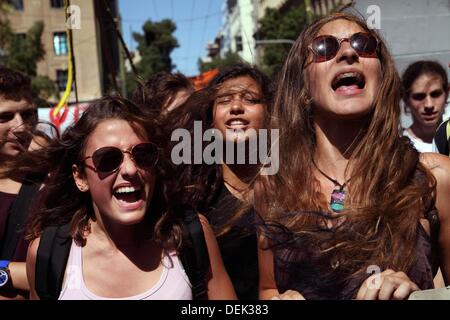 Athen, Griechenland. 18. September 2013. Griechische Studenten protestieren gegen Entlassungen von Lehrern in Athen. Bildnachweis: Dpa picture Alliance/Alamy Live News Stockfoto