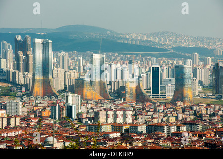 Istanbul, Üsküdar, Büyük Camlica, Blick Auf Den Neuen Stadtteil Atasehir Mit Dem Varyap Meridian Grand Tower Stockfoto