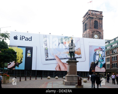 St. Anna Kirche mit iPad Werbebanner in Manchester UK Stockfoto