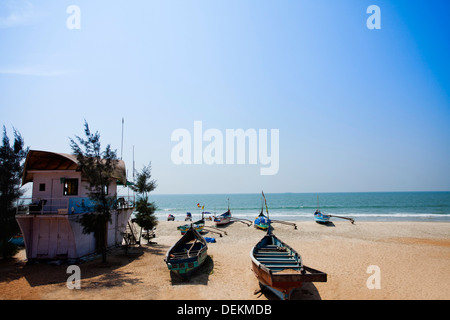 Boote am Strand, Benaulim Beach, Margao, Süd-Goa, Goa, Indien Stockfoto