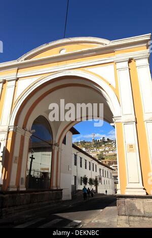 Arco De La Reina Und El Carmen Alto Convent Quito Unesco World