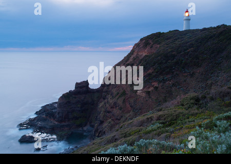 Cape Schanck Leuchtturm in der Abenddämmerung in Mornington Peninsula, Victoria, Australien Stockfoto