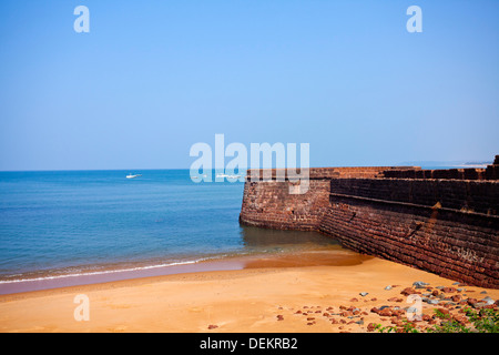 Pier am Strand, Fort Aguada, Candolim, Nord-Goa, Goa, Indien Stockfoto