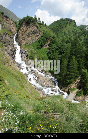 Fluss, See Ritomsee auf die Schweizer Alpen Stockfoto