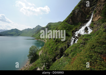 Fluss, See Ritomsee auf die Schweizer Alpen Stockfoto