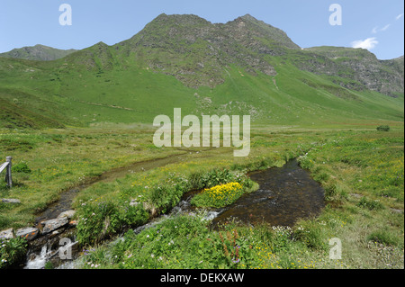 Fluss, See Ritomsee auf die Schweizer Alpen Stockfoto